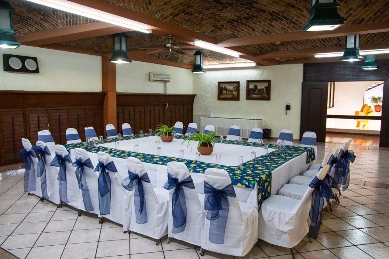 Hotel & Suites Villa Del Sol Морелия Екстериор снимка