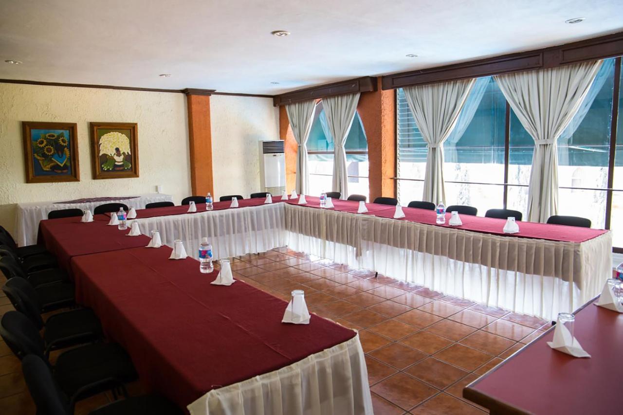 Hotel & Suites Villa Del Sol Морелия Екстериор снимка