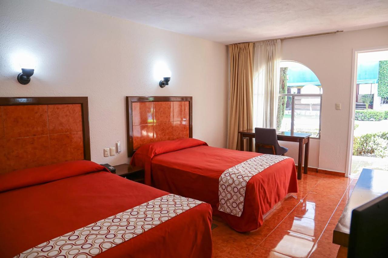 Hotel & Suites Villa Del Sol Морелия Екстериор снимка
