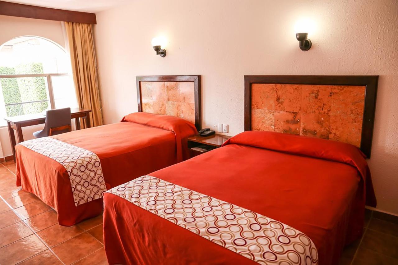 Hotel & Suites Villa Del Sol Морелия Екстериор снимка