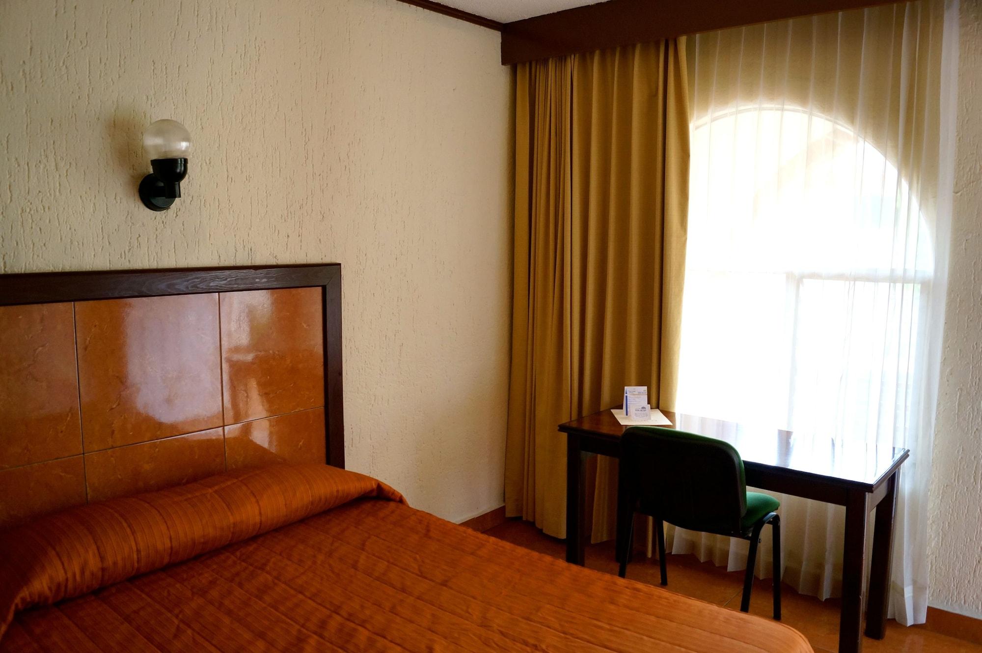 Hotel & Suites Villa Del Sol Морелия Екстериор снимка