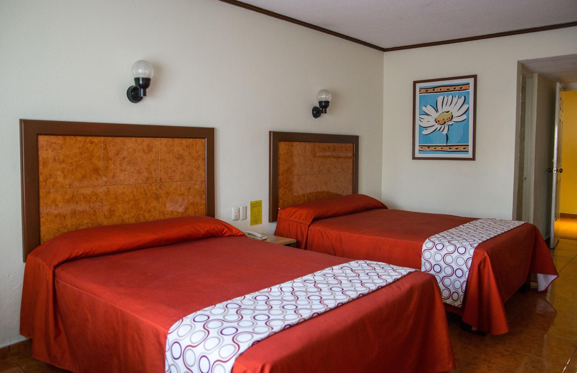 Hotel & Suites Villa Del Sol Морелия Екстериор снимка
