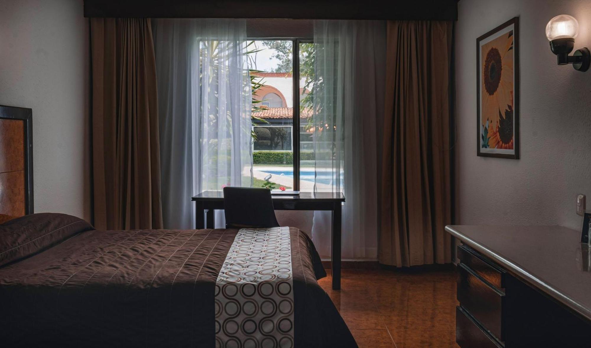 Hotel & Suites Villa Del Sol Морелия Екстериор снимка