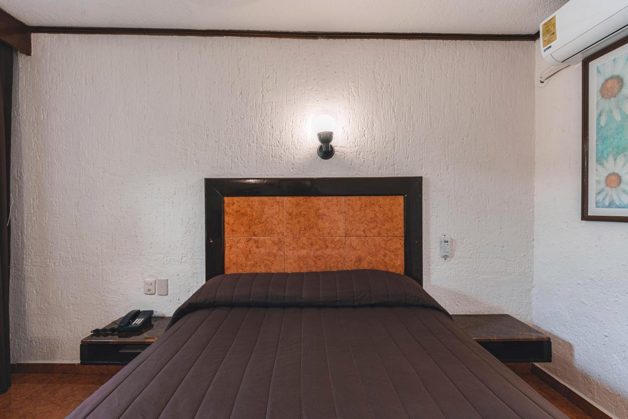 Hotel & Suites Villa Del Sol Морелия Екстериор снимка
