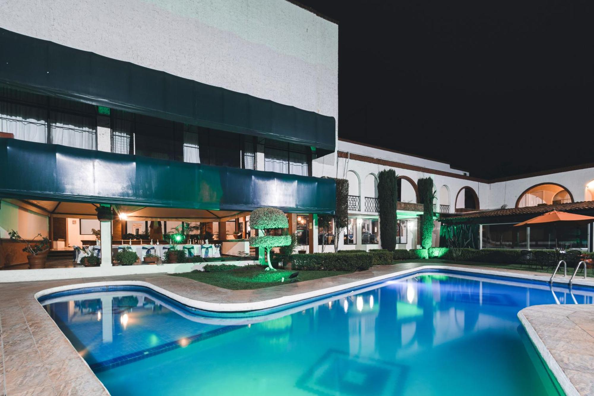 Hotel & Suites Villa Del Sol Морелия Екстериор снимка