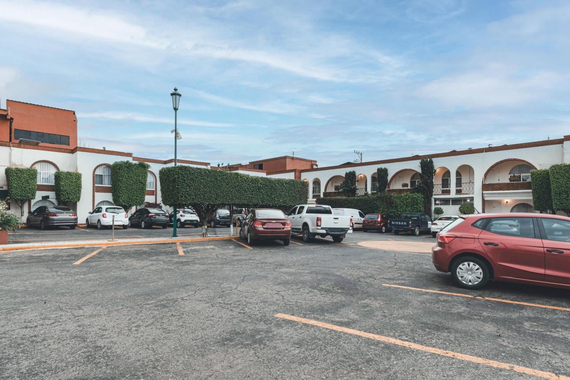 Hotel & Suites Villa Del Sol Морелия Екстериор снимка