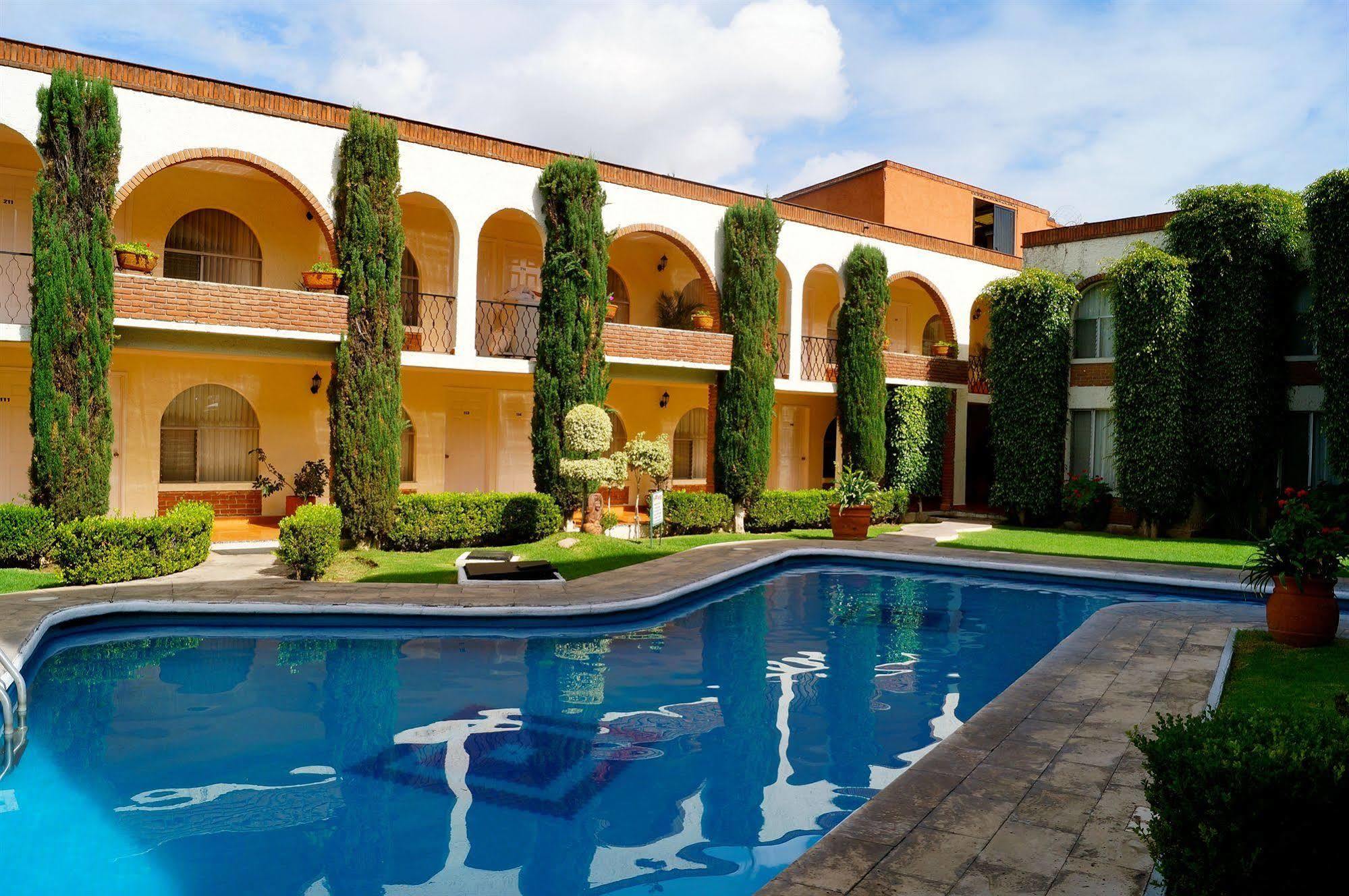Hotel & Suites Villa Del Sol Морелия Екстериор снимка